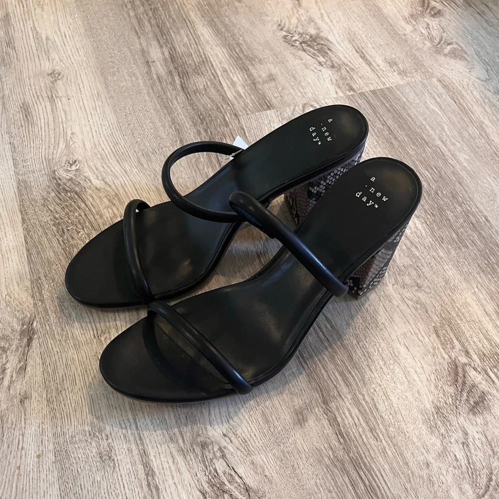 SALE ‼️ A New Day Black Two Strap Snakeskin Chunky Heel Sandals - Picture 4 of 7